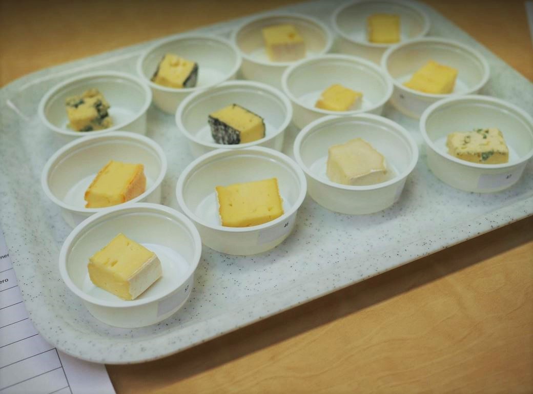 Miten juustoja tuomaroidaan – Suomen parhaat juustot 2022 - Olutposti