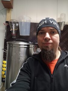 Kotipanija Sami Siltanen ja 30 litran kotipanimolaitteisto Bulldog Brewer
